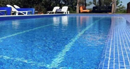 Central Algarve Cottage 6 pool, garden, BBQ