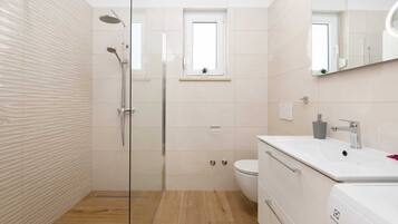 Villa | Badezimmer | Handtücher
