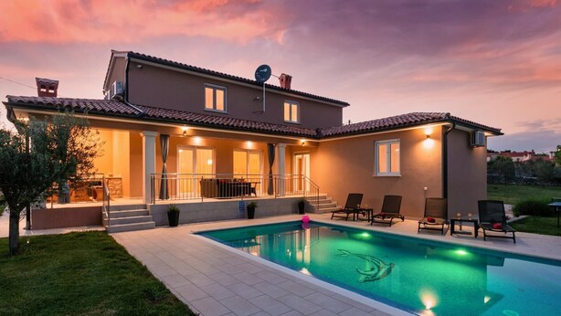 Outdoor pool - Villa Karla (Marcana)