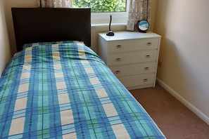 3 bedrooms, iron/ironing board, free WiFi, bed sheets - Tranquil Northampton Retreat (Northampton)