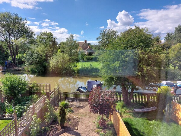 Tranquil Northampton Retreat - Northamptonshire