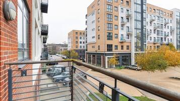 Apartment (1 Bedroom) | Balcony