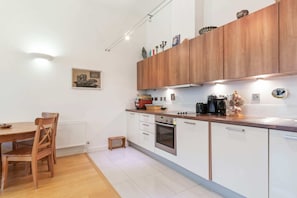 Apartment (1 Bedroom) | Private kitchen | Fridge, microwave, oven, stovetop