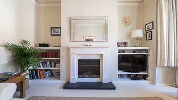 Apartment (2 Bedrooms) | 2 bedrooms, laptop workspace, iron/ironing board, free WiFi