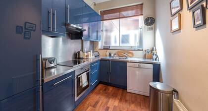 Homely 2 Bedroom Victorian Apartment in Hampstead