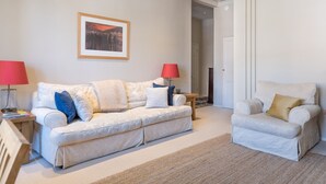 Leilighet (2 Bedrooms) | Oppholdsrom