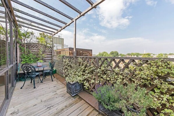 Apartment (2 Bedrooms) | Balcony