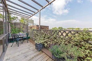 Lejlighed (2 Bedrooms) | Balkon