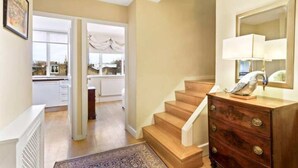 Unclassified image, 4 of 23, button - Bright 2 Bedroom Near the Natural History Museum (London)