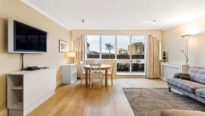 Unclassified image, 2 of 23, button - Bright 2 Bedroom Near the Natural History Museum (London)