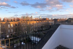 House (2 Bedrooms) | Balcony