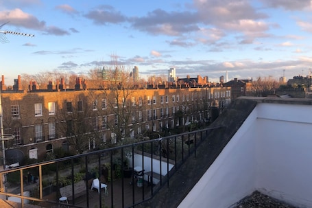 House (2 Bedrooms) | Balcony