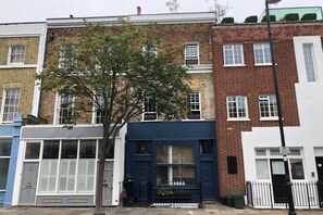 House (2 Bedrooms) | Exterior - Stylish and Spacious Apartment With Terrace (London)