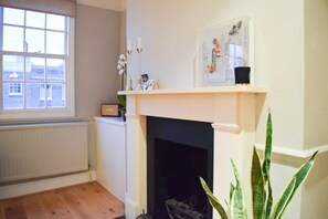 House (2 Bedrooms) | 2 bedrooms, laptop workspace, bed sheets - Stylish and Spacious Apartment With Terrace (London)