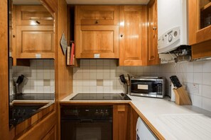 スタジオ (0 Bedroom) | 専用キッチン | 冷蔵庫、電子レンジ、オーブン、コンロ