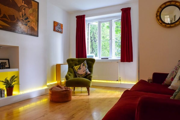 Apartment (1 Bedroom) | Living room