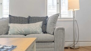 Unclassified image, 2 of 19, button - Large & Bright 1 Bed Flat In Piccadilly Circus (London)