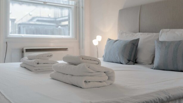 Unclassified image, 1 of 19, button - Large & Bright 1 Bed Flat In Piccadilly Circus (London)