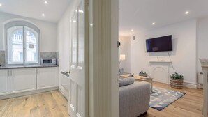 Unclassified image, 4 of 19, button - Large & Bright 1 Bed Flat In Piccadilly Circus (London)