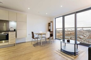 Apartment (1 Bedroom) | Eigene Küche | Kühlschrank, Mikrowelle, Ofen, Herdplatte