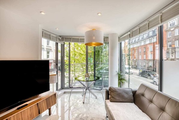 20-inch TV with digital channels