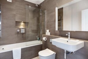 Bathroom - Stunning 3-bed House W/terrace & Garden in Notting Hill (London)