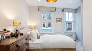 3 bedrooms, laptop workspace, iron/ironing board, free WiFi - Stunning 3-bed House W/terrace & Garden in Notting Hill (London)