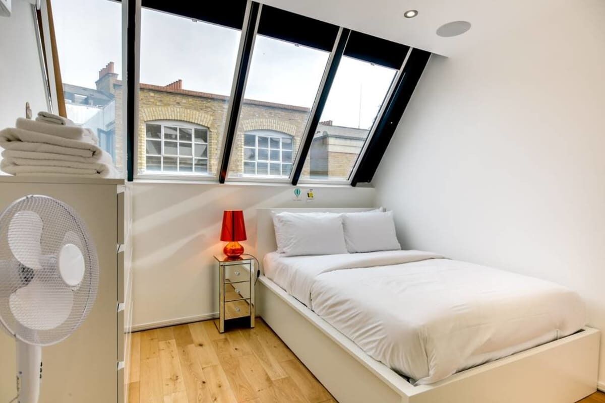 2 bedrooms, laptop workspace, iron/ironing board, free WiFi