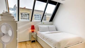 2 bedrooms, laptop workspace, iron/ironing board, free WiFi