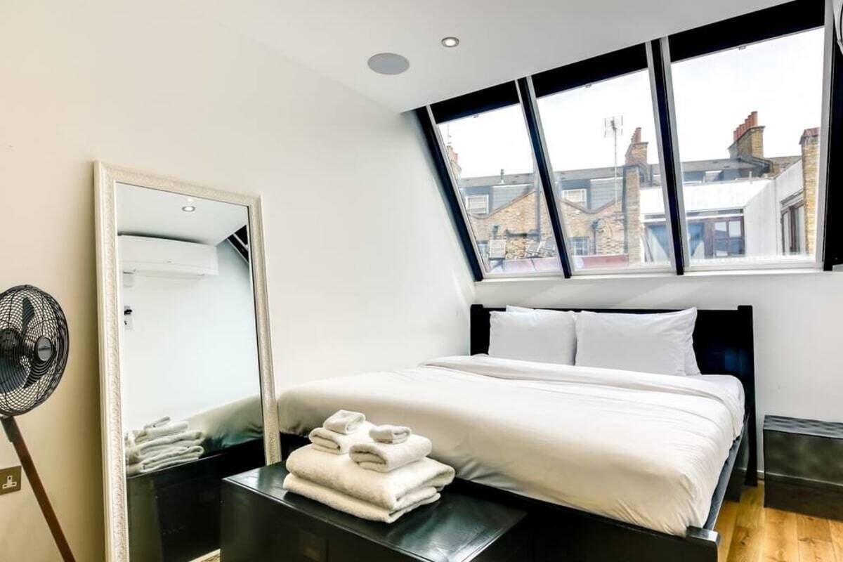 2 bedrooms, laptop workspace, iron/ironing board, free WiFi