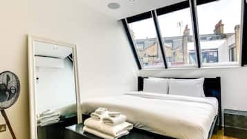 2 bedrooms, laptop workspace, iron/ironing board, free WiFi