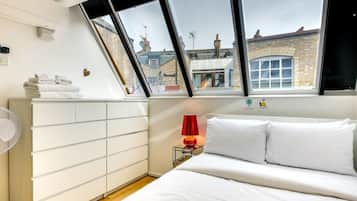 2 bedrooms, laptop workspace, iron/ironing board, free WiFi
