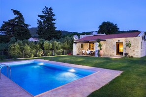Outdoor pool - Stone-built Villa - Beautiful Landscape (Kissamos)