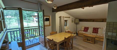 Fernseher, DVD-Player, Stereoanlage