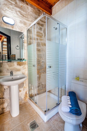 Comfort House | Bathroom | Towels