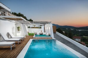 Seasonal outdoor pool, pool umbrellas, pool loungers - Superb Villa with Breathtaking Sea View (Apokoronas)