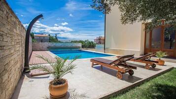 Apartment (A2) | Pool