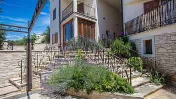 Apartment (A1) | Property grounds