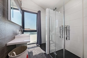 Villa | Badezimmer | Handtücher