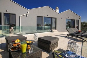 Villa | Balcony