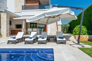 Outdoor pool - Villa Allegra (Tar-Vabriga)