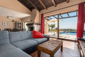 Villa | Living area