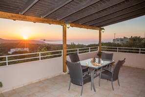Terrace/patio - Traditional Villa Amalia Beautiful Sea View (Rethymno)