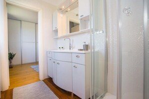 Villa | Bathroom