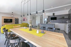 Villa | Private kitchen | Fridge, stovetop, dishwasher, coffee/tea maker - Villa Perle (Pula)