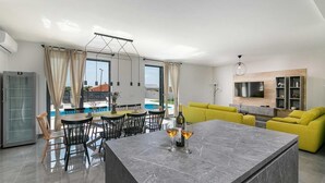 Villa | Private kitchen | Coffee/tea maker, fridge, stovetop, dishwasher - Villa Perle (Pula)