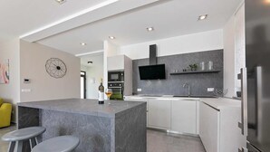 Villa | Private kitchen | Coffee/tea maker, fridge, stovetop, dishwasher - Villa Perle (Pula)