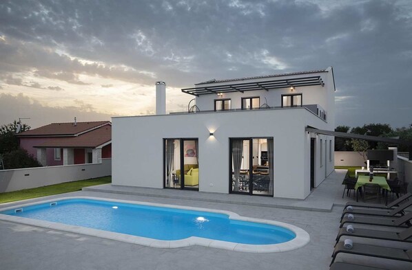 Outdoor pool - Villa Perle (Pula)
