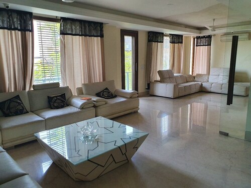 Deluxe 4 Bedroom Apartment