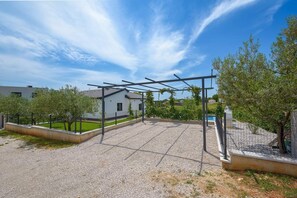 Free self-parking - Villa Jasminka (Kastelir-Labinci)